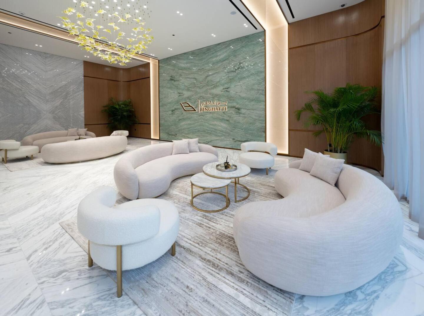 Gold Kissed 1br In The Heart Of Jvc!