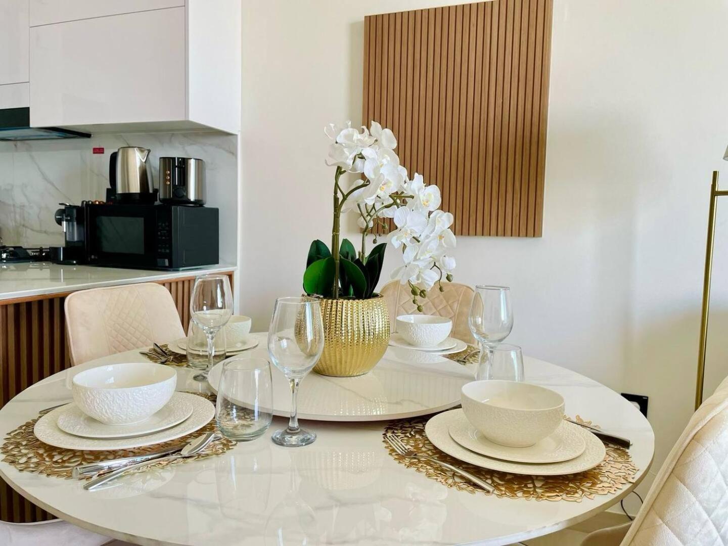Gold Kissed 1br In The Heart Of Jvc! Apartment Dubai