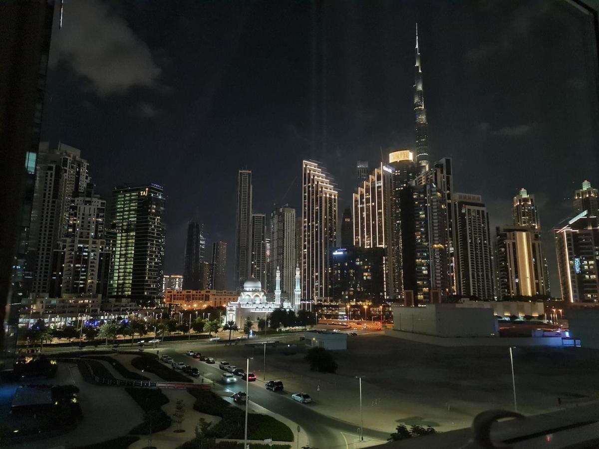 Amazing Three Bedroom Burj Khalifa View- Downtown * Dubai