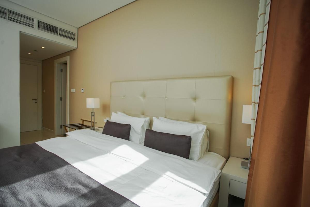 Amazing Three Bedroom Burj Khalifa View- Downtown Apartment Dubai