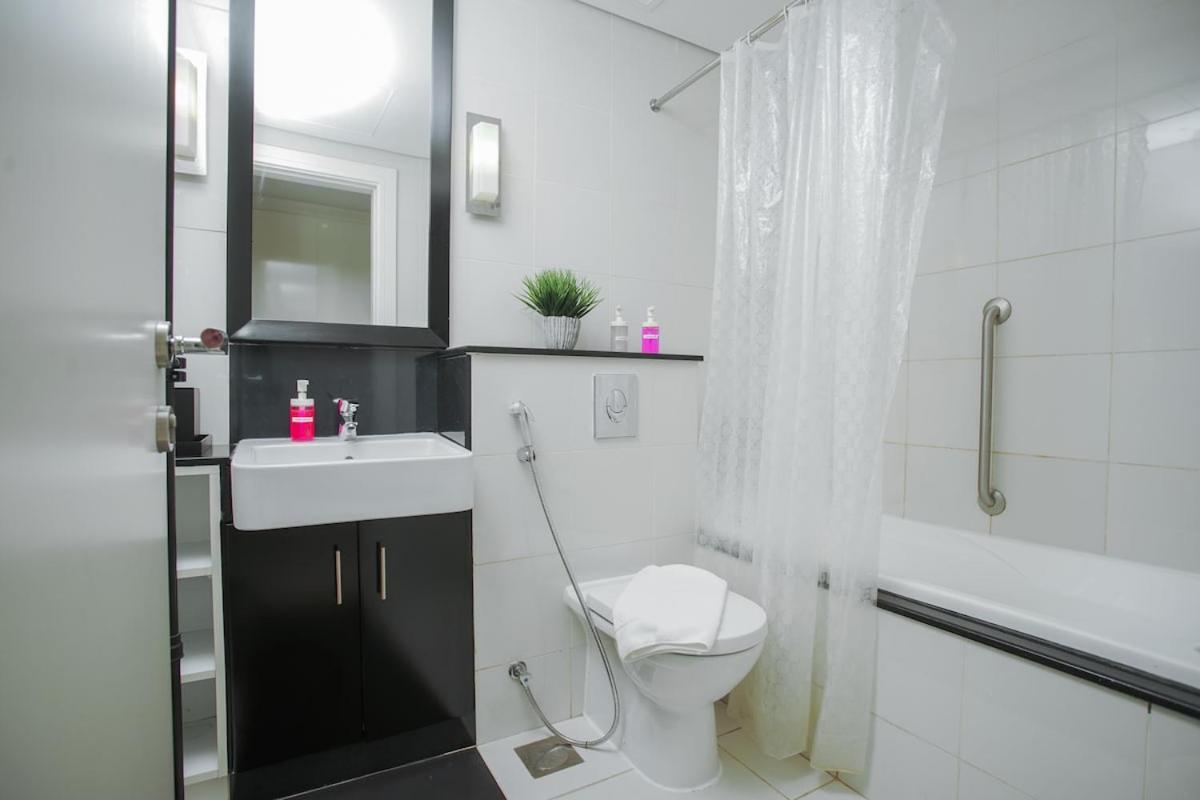 Amazing Three Bedroom Burj Khalifa View- Downtown * Dubai