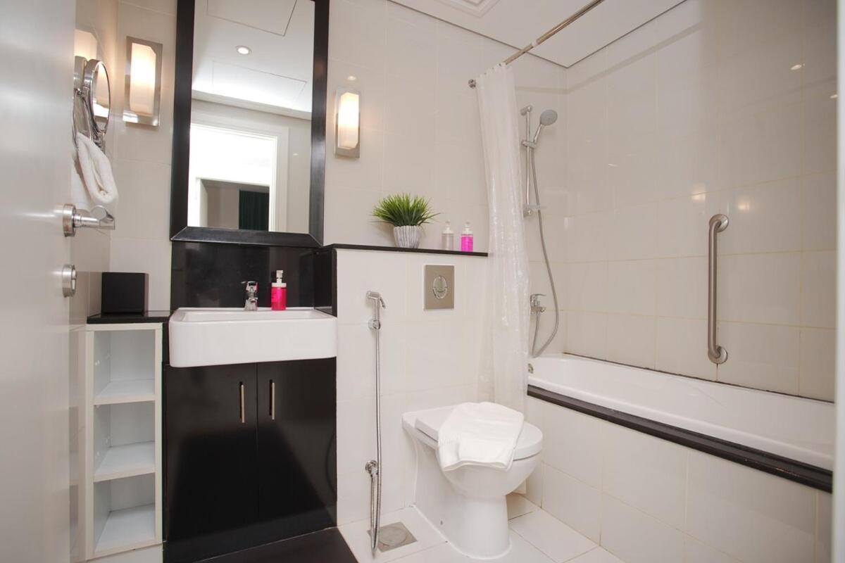 Apartment Amazing Three Bedroom Burj Khalifa View- Downtown Dubai