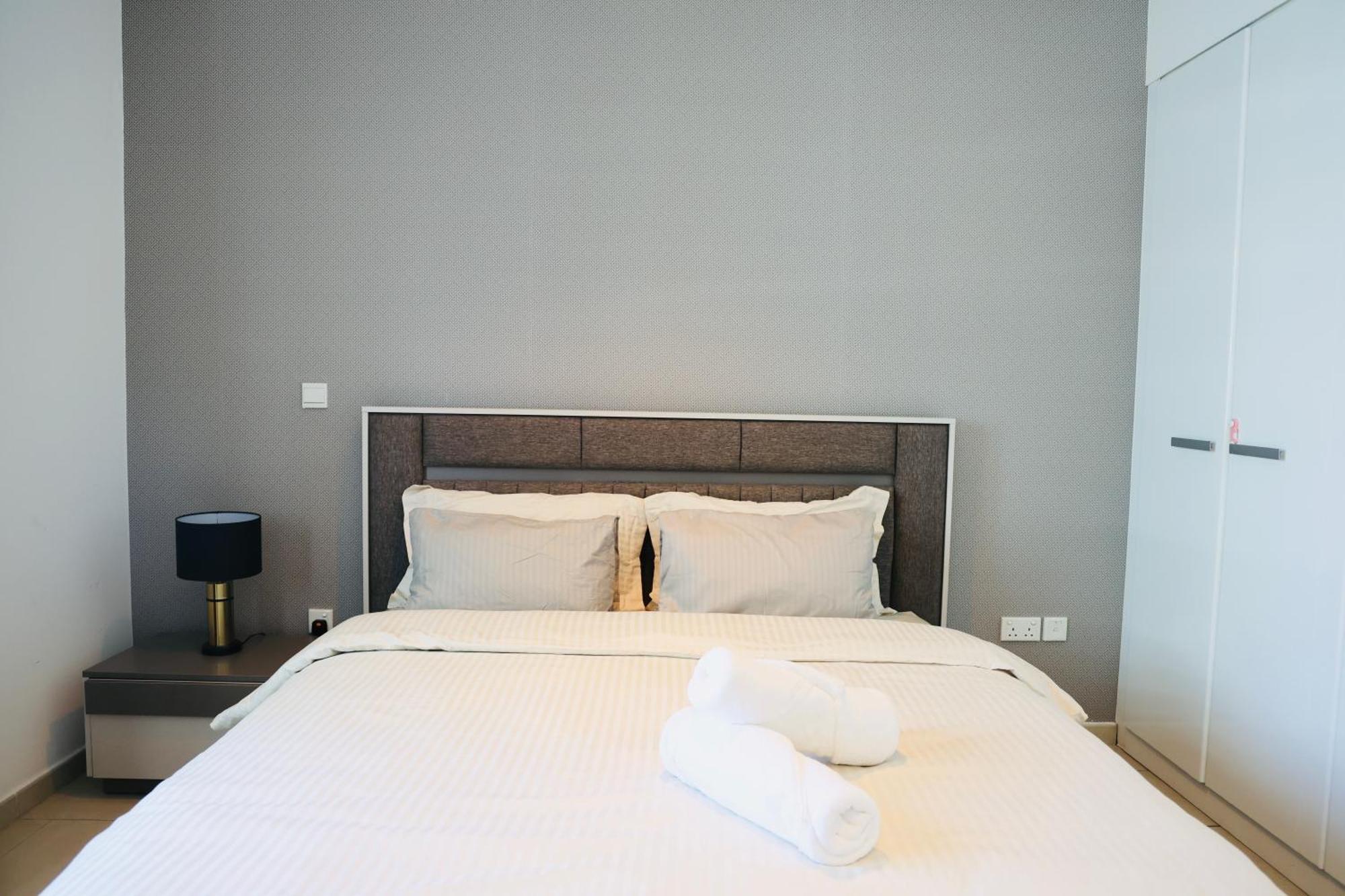 Nivis Find Spacious 3Bhk Near Metro And Burj Khalifa * Dubai