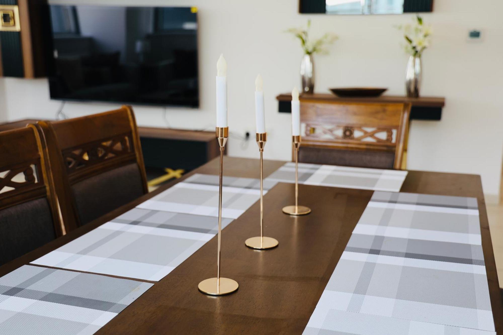 Nivis Find Spacious 3Bhk Near Metro And Burj Khalifa *