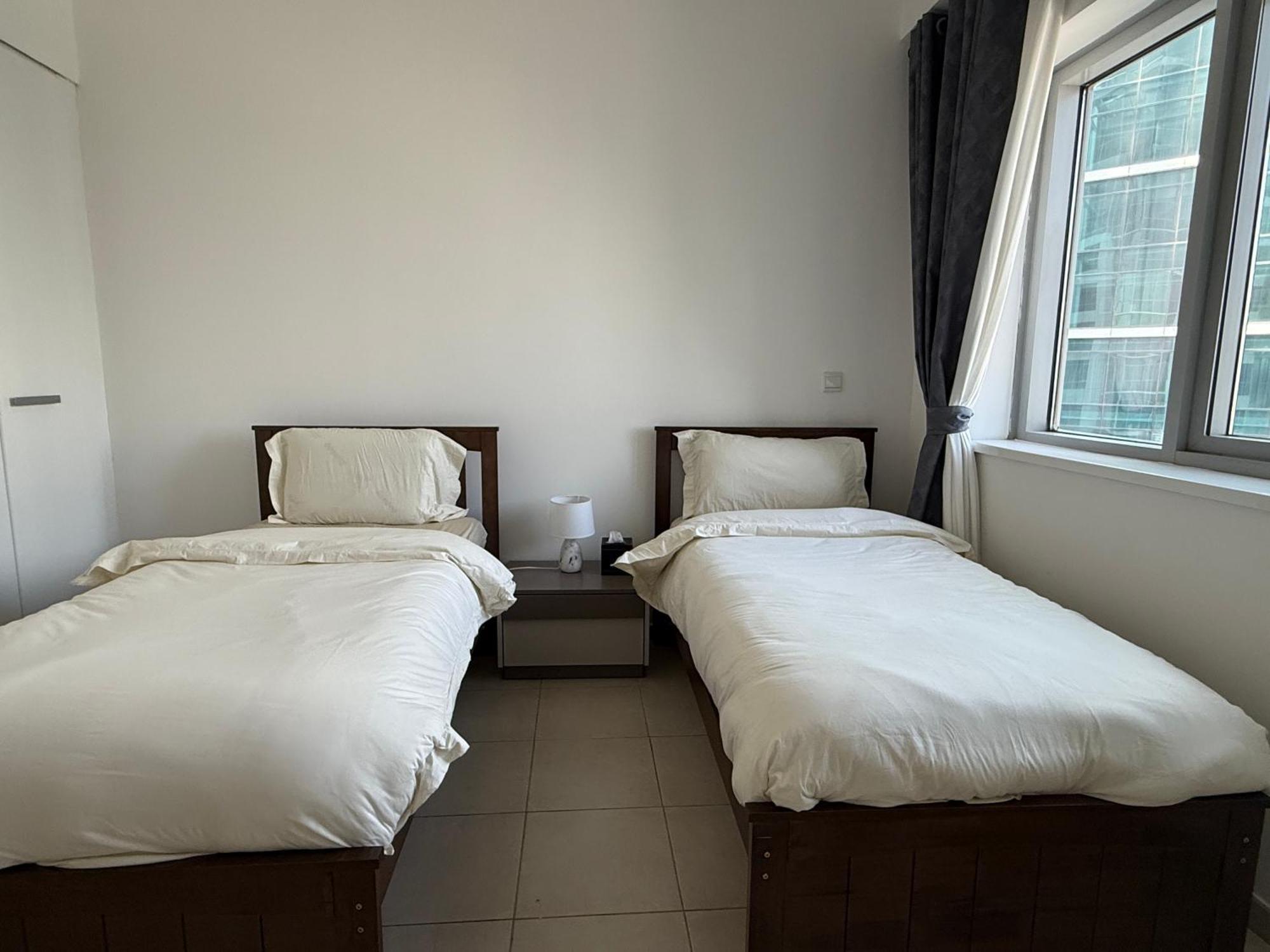 Nivis Find Spacious 3Bhk Near Metro And Burj Khalifa