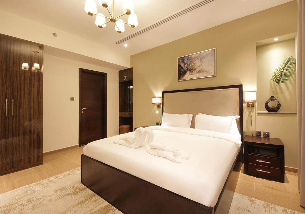 Elegant 2br With Views Downtown Living Dubai