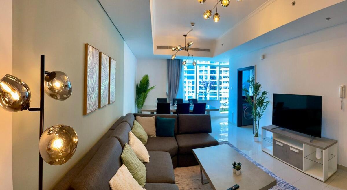 Serene Escape In Bustling Marina And Jbr, Ensuite 2br, Sky Garden Access *