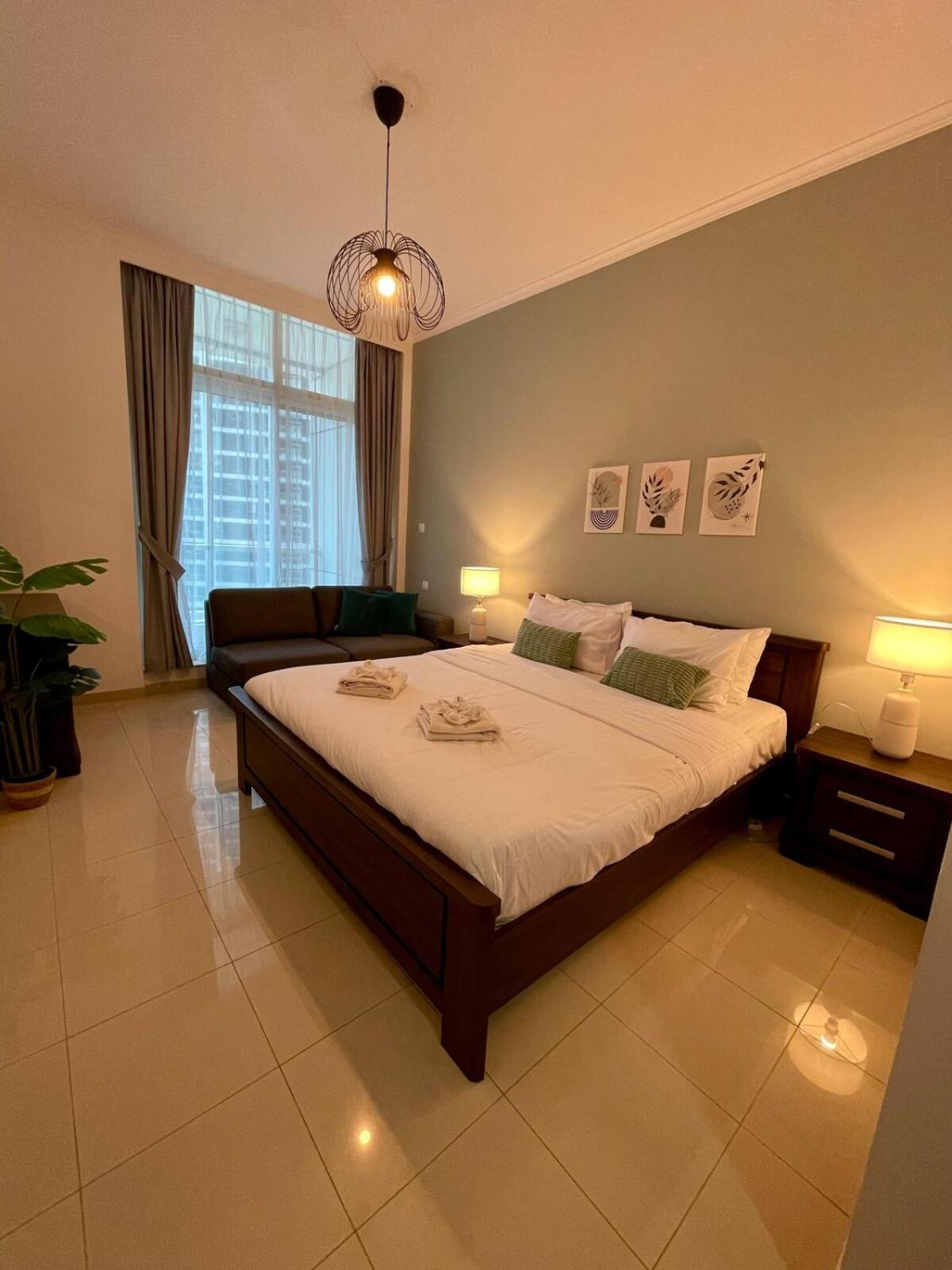 Serene Escape In Bustling Marina And Jbr, Ensuite 2br, Sky Garden Access * Dubai
