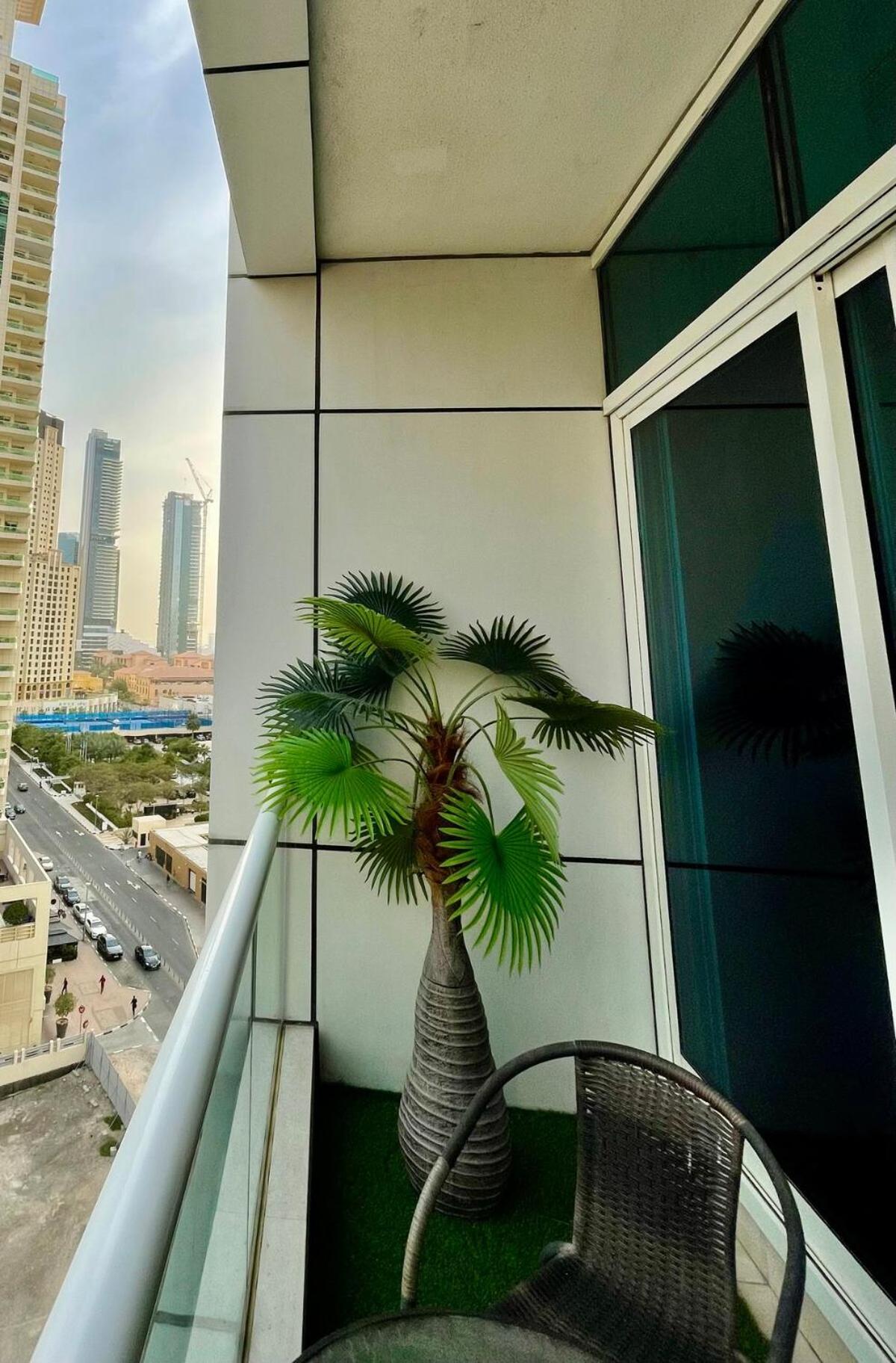 Apartment Serene Escape In Bustling Marina And Jbr, Ensuite 2br, Sky Garden Access