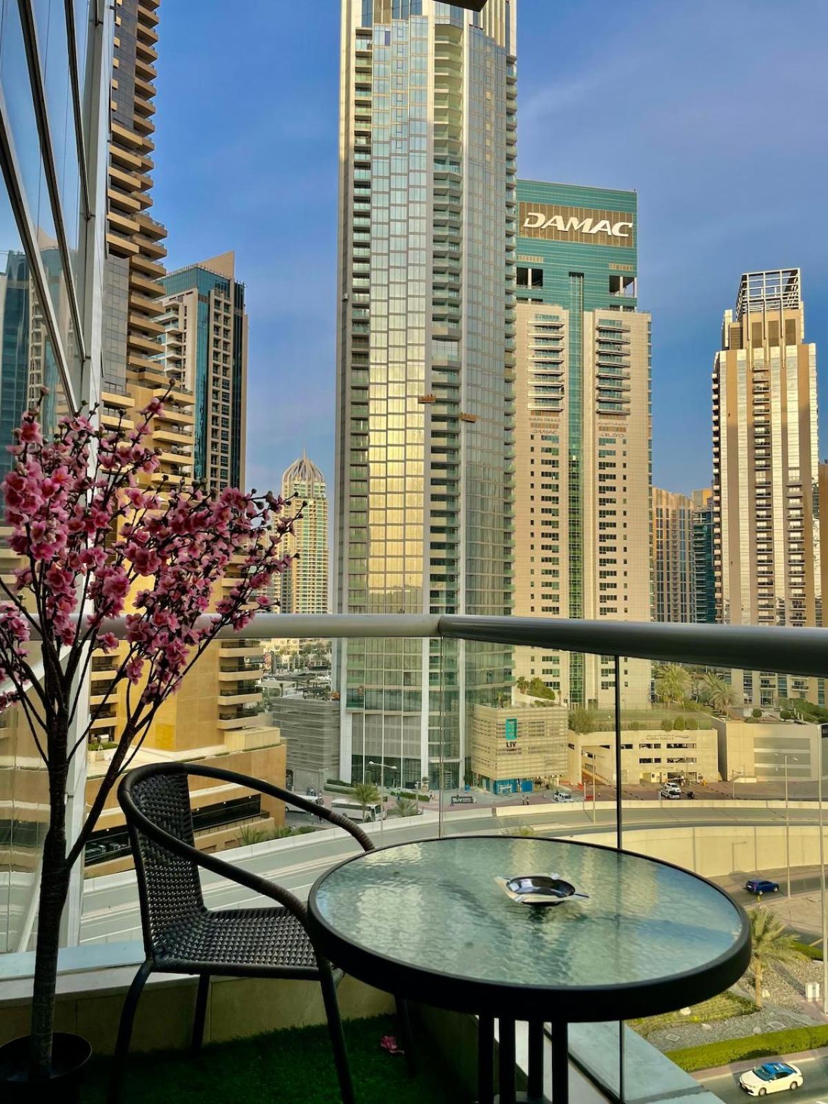 Apartment Serene Escape In Bustling Marina And Jbr, Ensuite 2br, Sky Garden Access Dubai