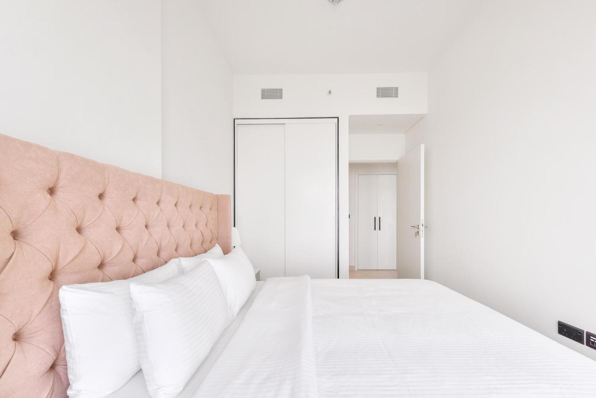 Fresh & Stylish 2br Living At Collective Tower 1 Apartment Dubai