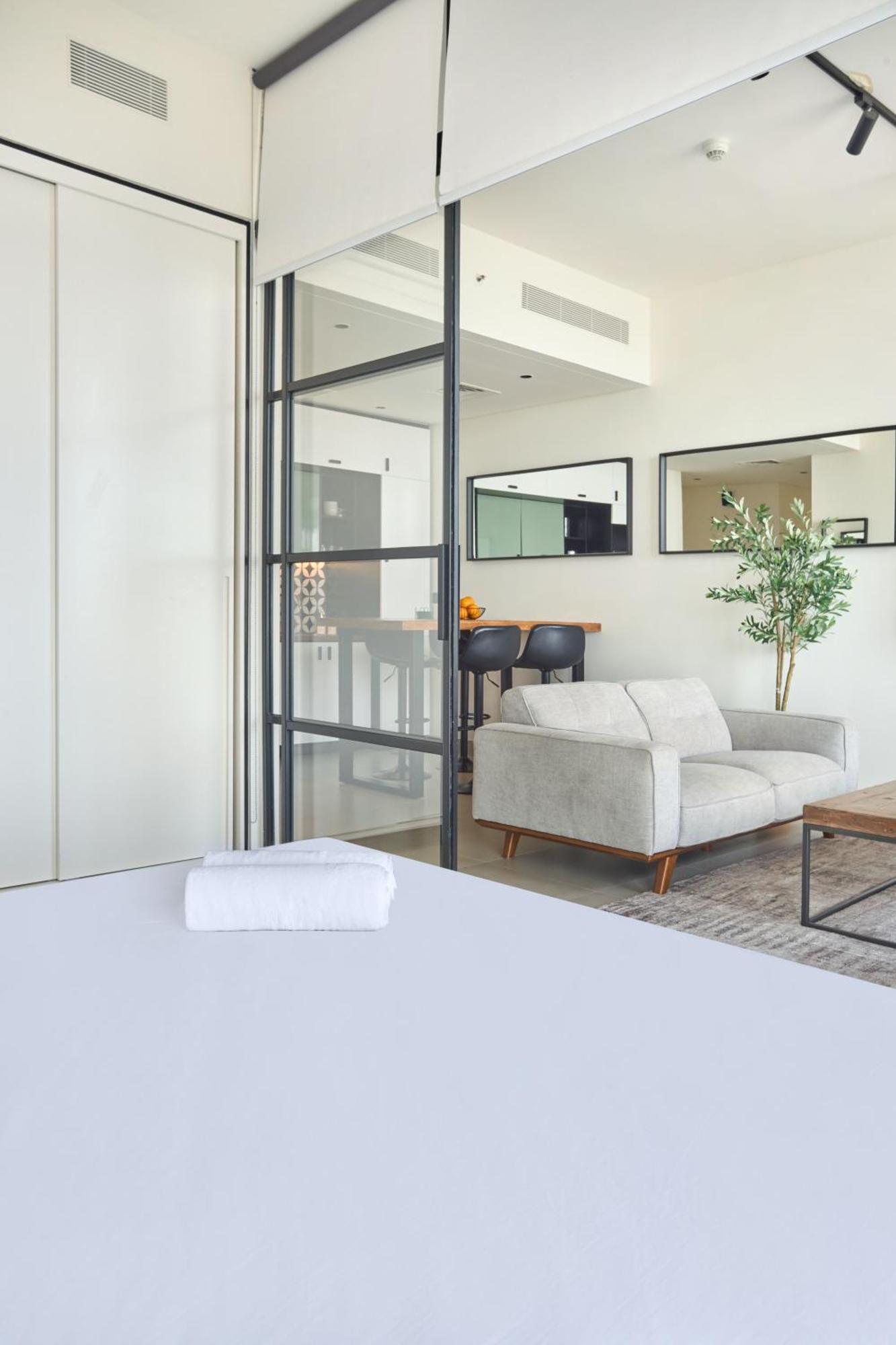 Fresh & Stylish 2br Living At Collective Tower 1