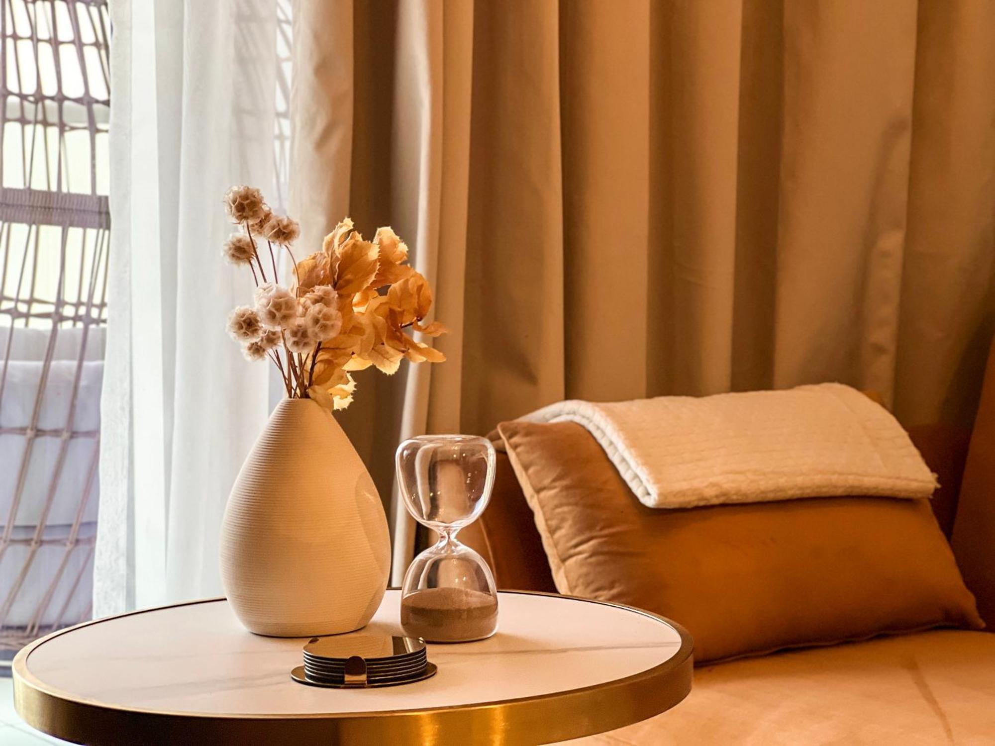 Keyrock Living - Chic Reva 1br With Pool Access Apartment