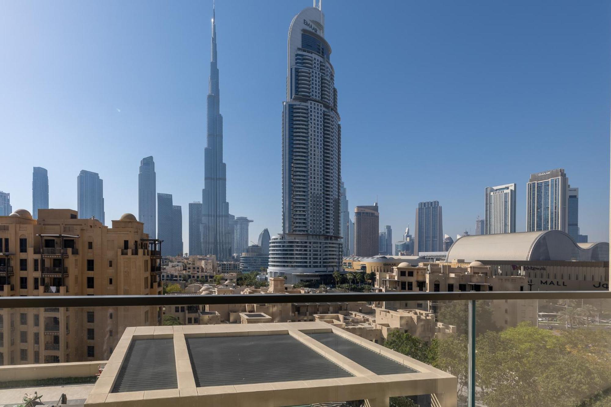 Premium 2br Burj Khalifa Views Burj Royale Apartment Dubai