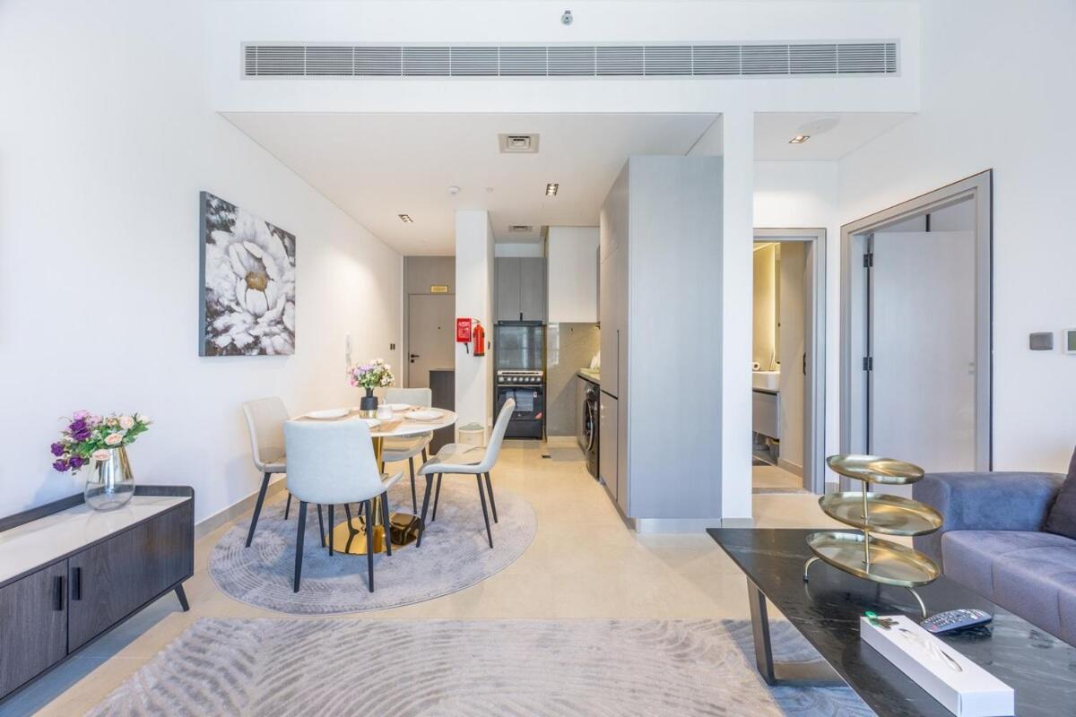 Blue Breeze - Bright & Airy 1br, Mag City, Gym Access Dubai