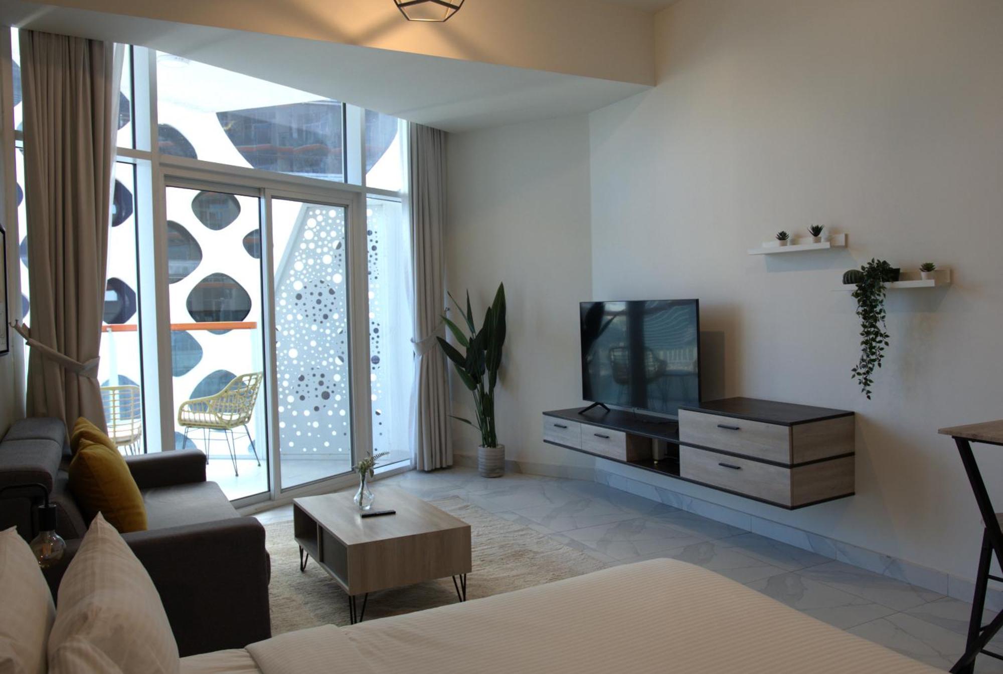 Apartment Urban Retreat Cozy Business Bay Canal Burj View Dubai