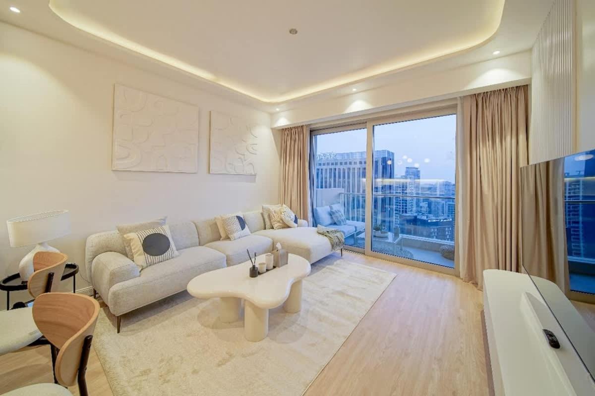 Luxurious And Amazing Marina View Apartment Dubai