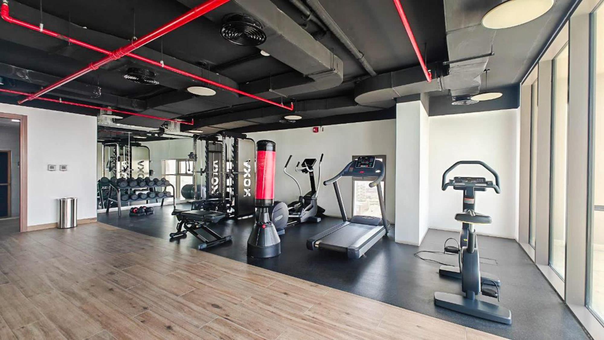 Feel The Luxury In 1 Bedroom In East 40 Tower
