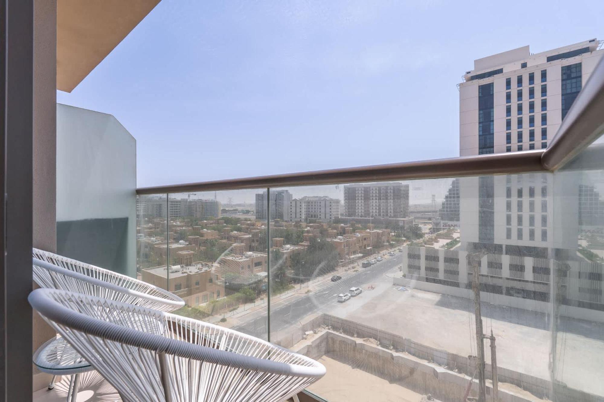 Feel The Luxury In 1 Bedroom In East 40 Tower *