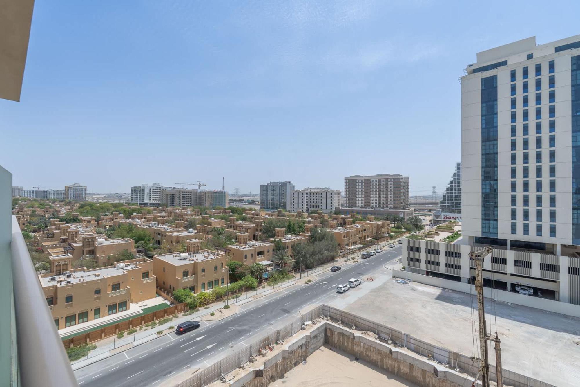 Feel The Luxury In 1 Bedroom In East 40 Tower