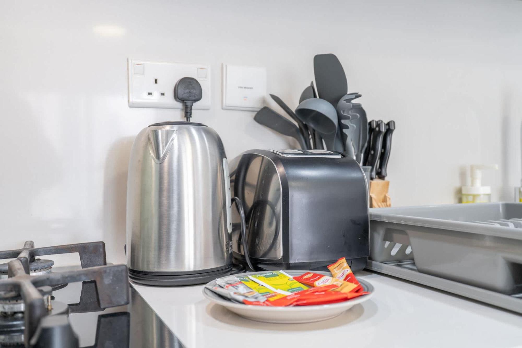 Feel The Luxury In 1 Bedroom In East 40 Tower