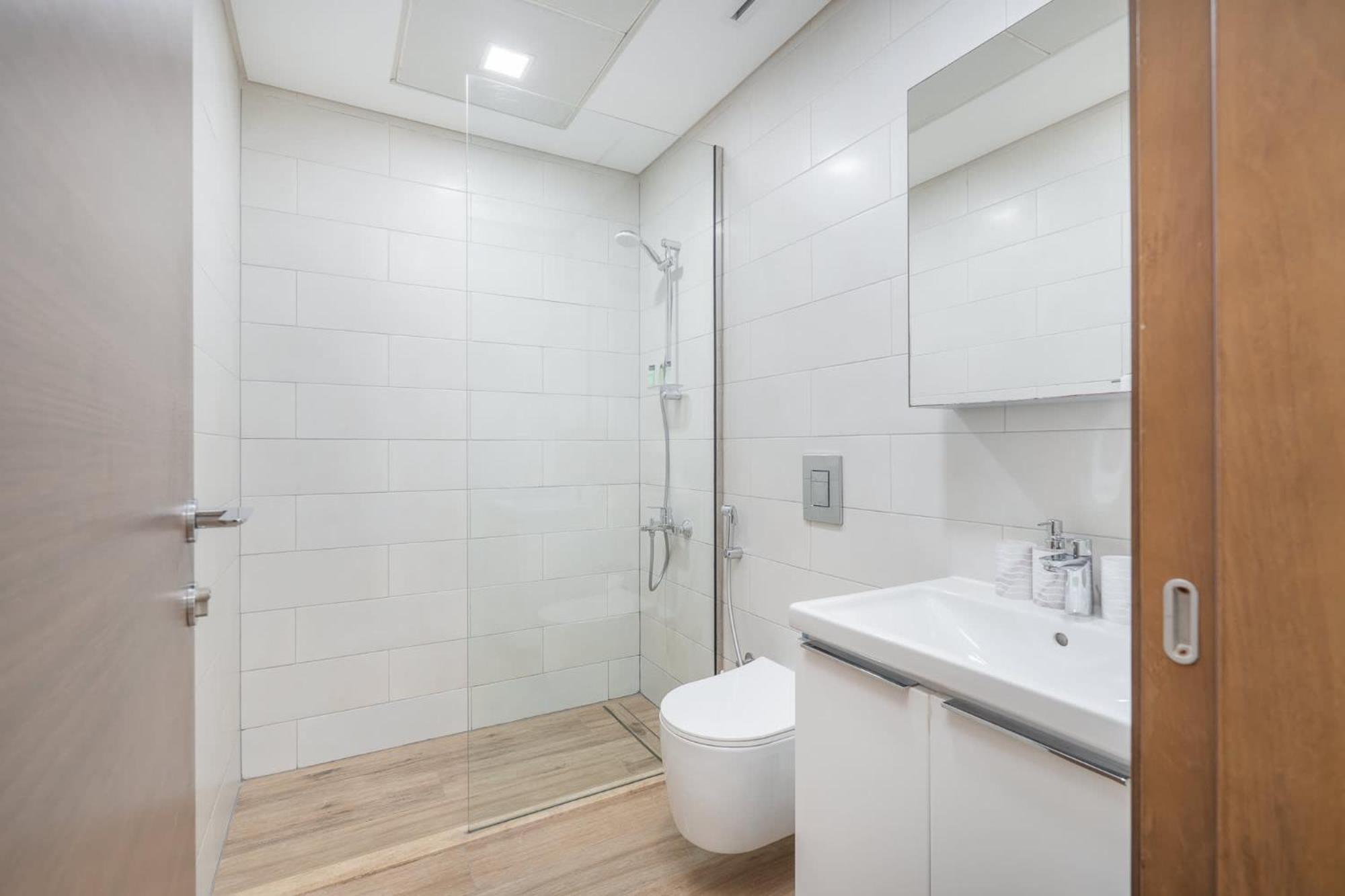 Feel The Luxury In 1 Bedroom In East 40 Tower