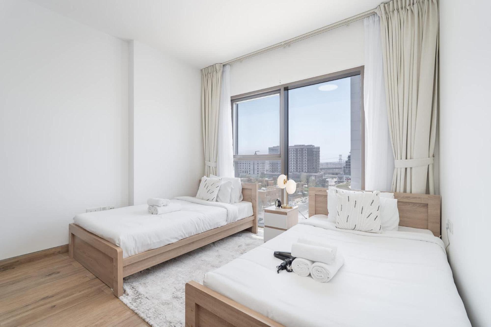Feel The Luxury In 1 Bedroom In East 40 Tower Apartment