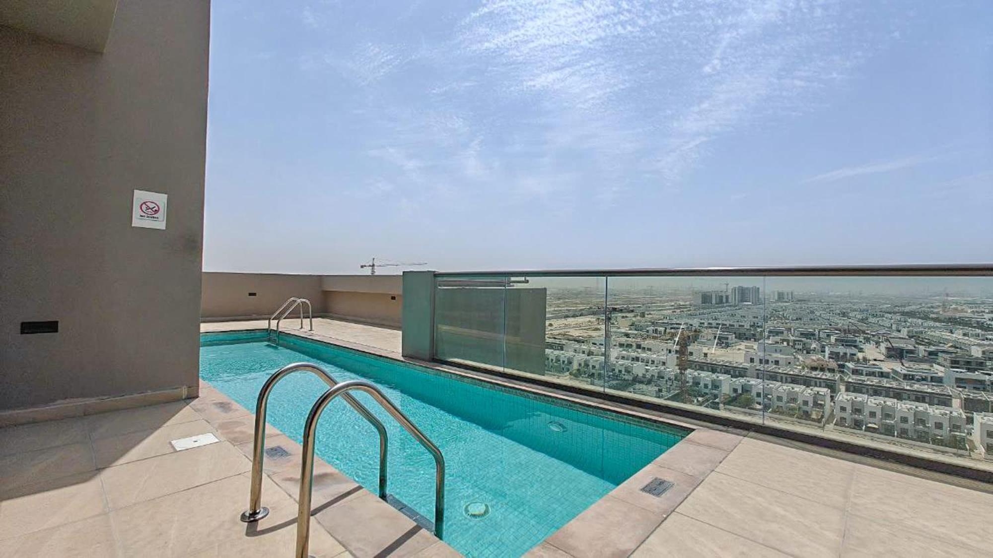 Feel The Luxury In 1 Bedroom In East 40 Tower Apartment