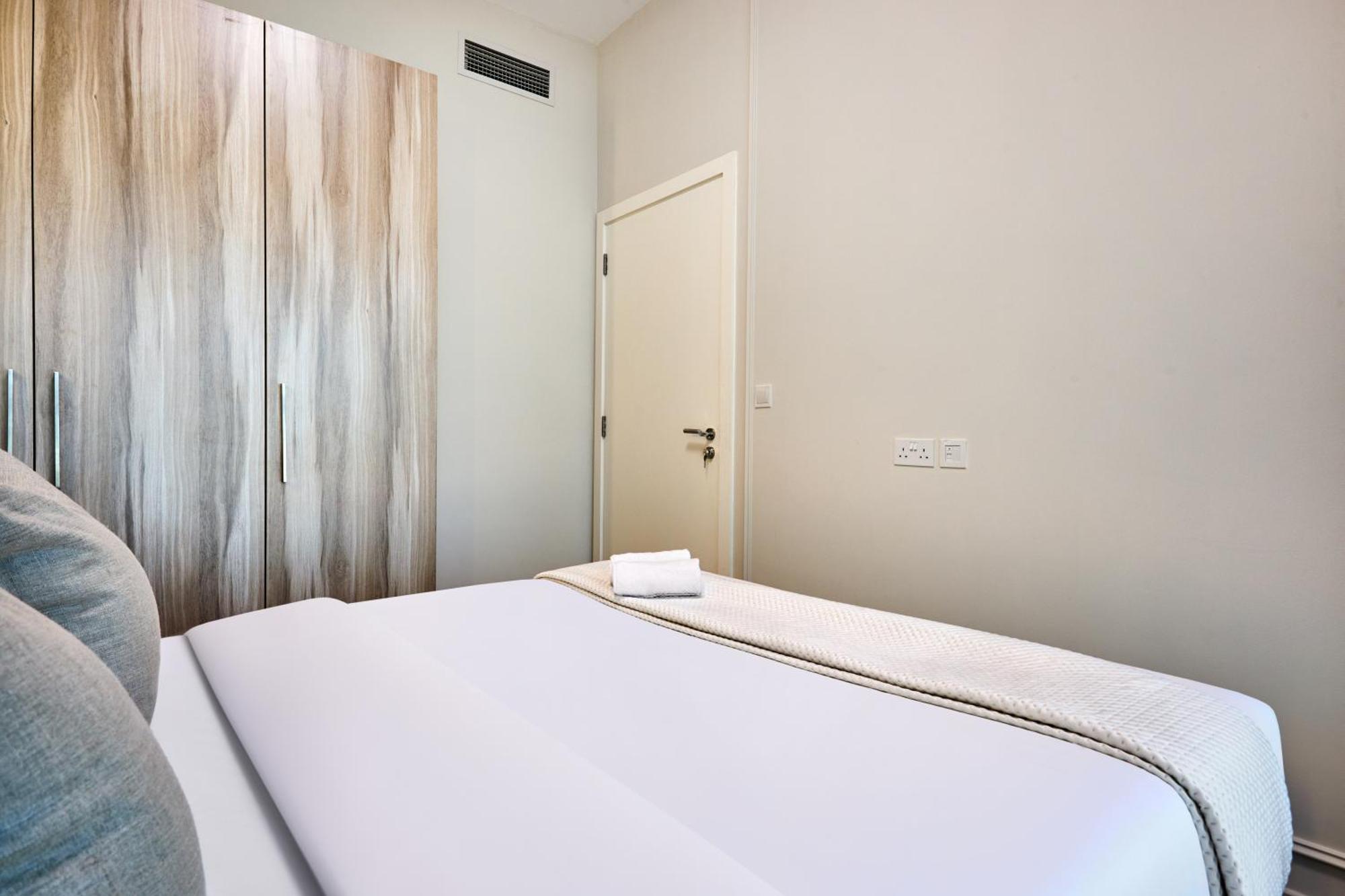 Apartment Modern High-floor 1br With Balcony, Pool Access & Golf Course View, Up To 4 Guests, By Stayfinity