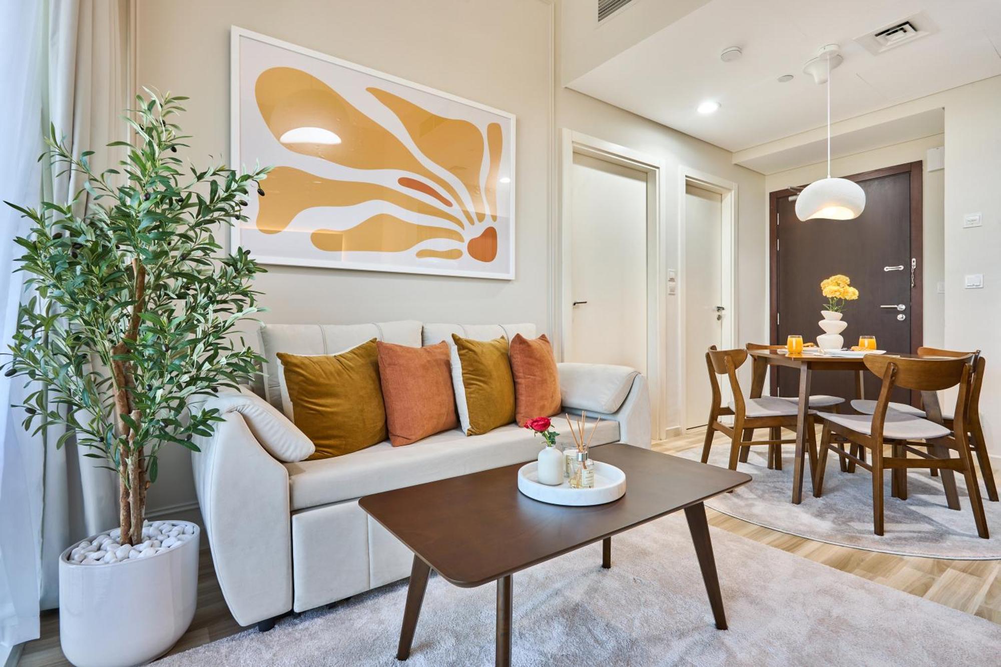Modern High-floor 1br With Balcony, Pool Access & Golf Course View, Up To 4 Guests, By Stayfinity * Dubai