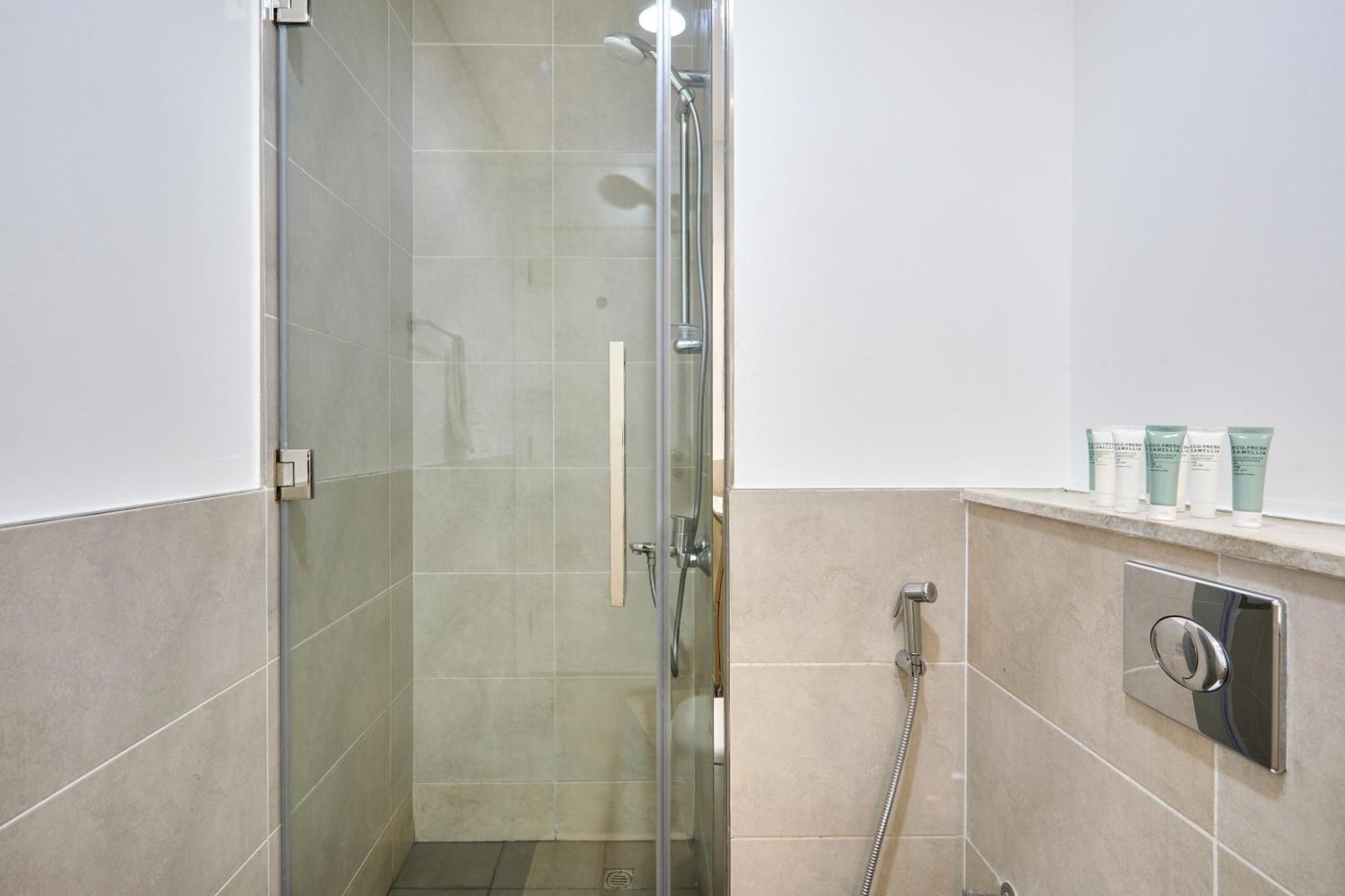 Apartment Modern High-floor 1br With Balcony, Pool Access & Golf Course View, Up To 4 Guests, By Stayfinity