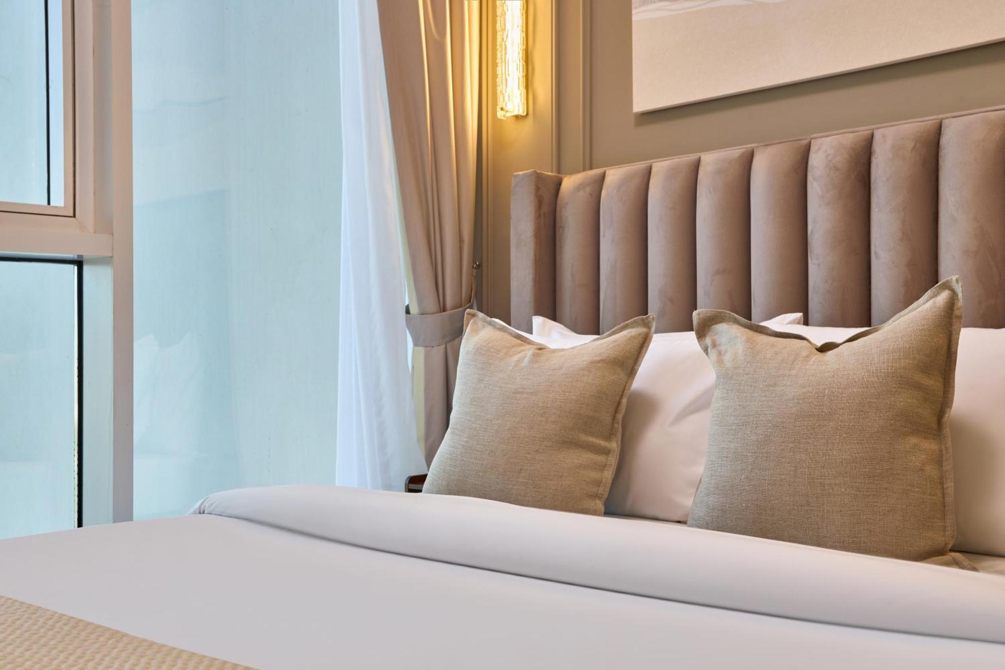 Apartment Modern High-floor 1br With Balcony, Pool Access & Golf Course View, Up To 4 Guests, By Stayfinity *