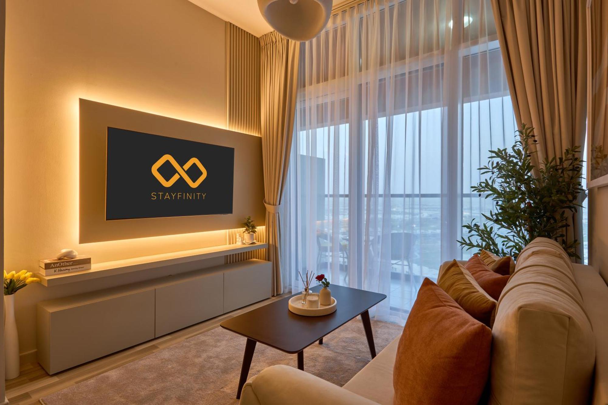 Modern High-floor 1br With Balcony, Pool Access & Golf Course View, Up To 4 Guests, By Stayfinity Apartment *