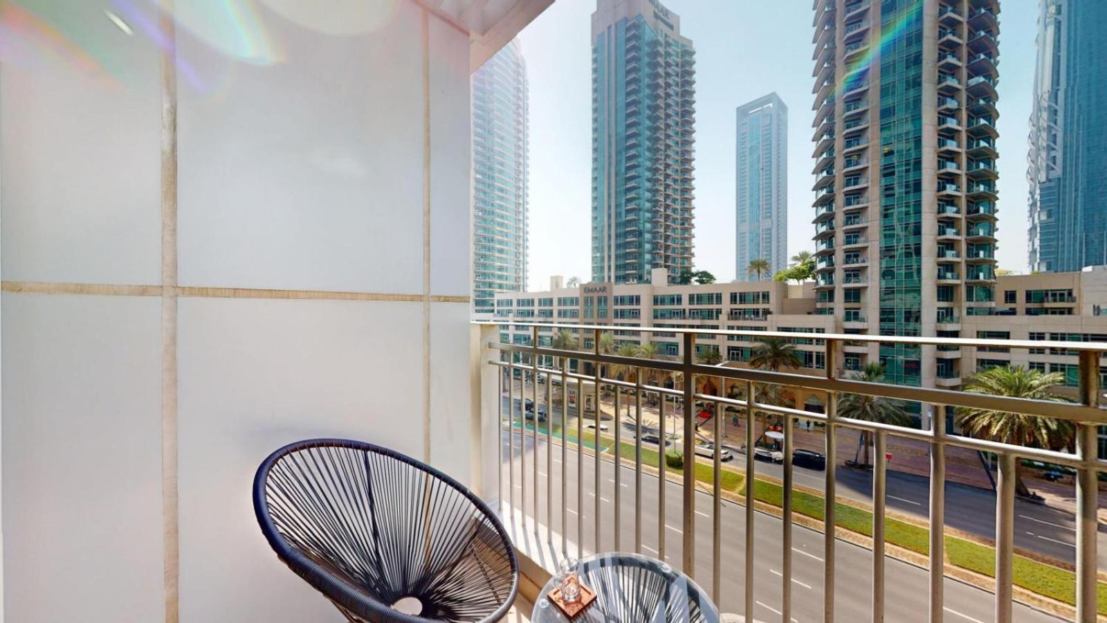 Standpoint - Elegant Upgraded In Downtown *