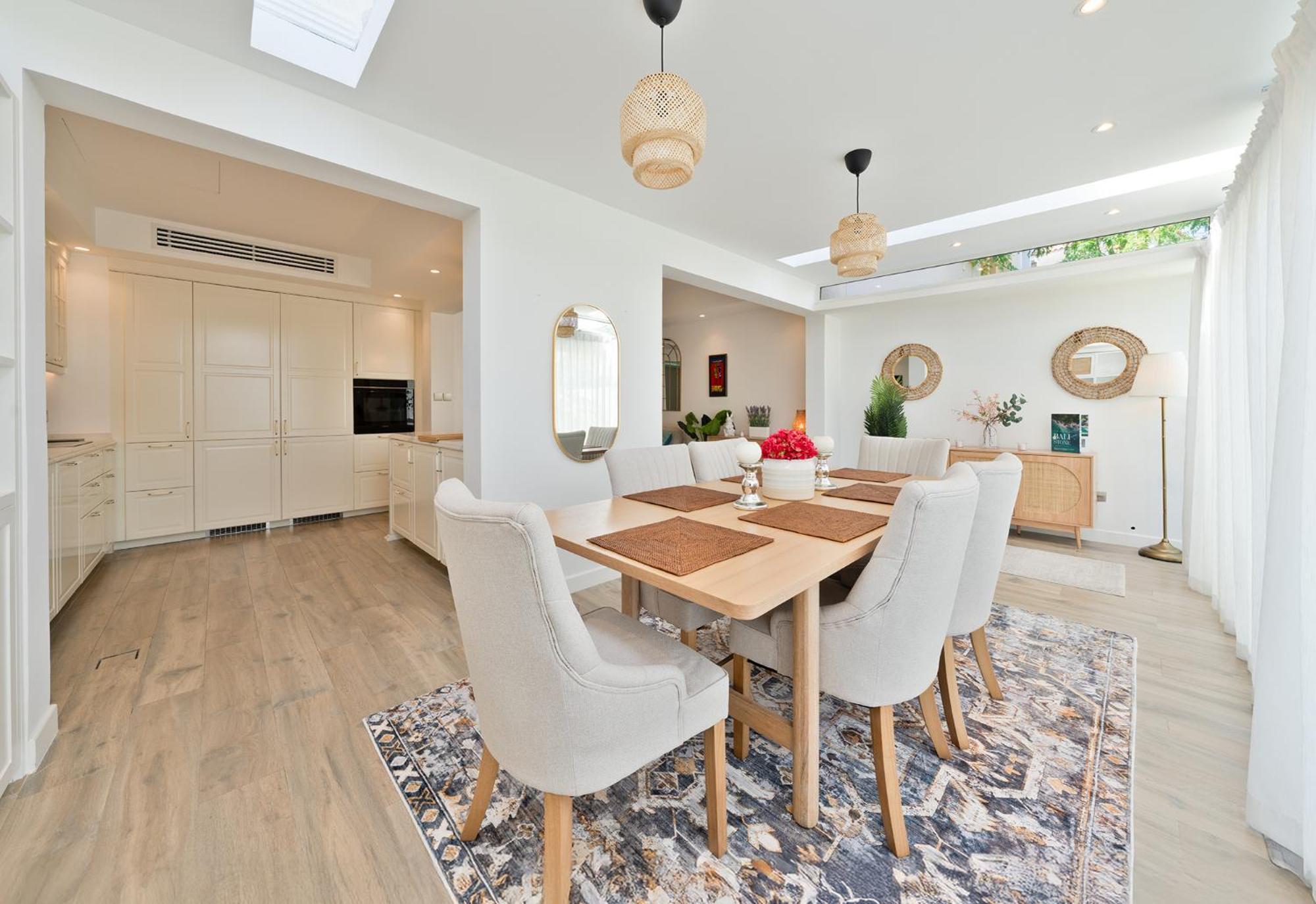 Villa Luxury Escapes - Luxury Short-term 2bhk Maids Dubai