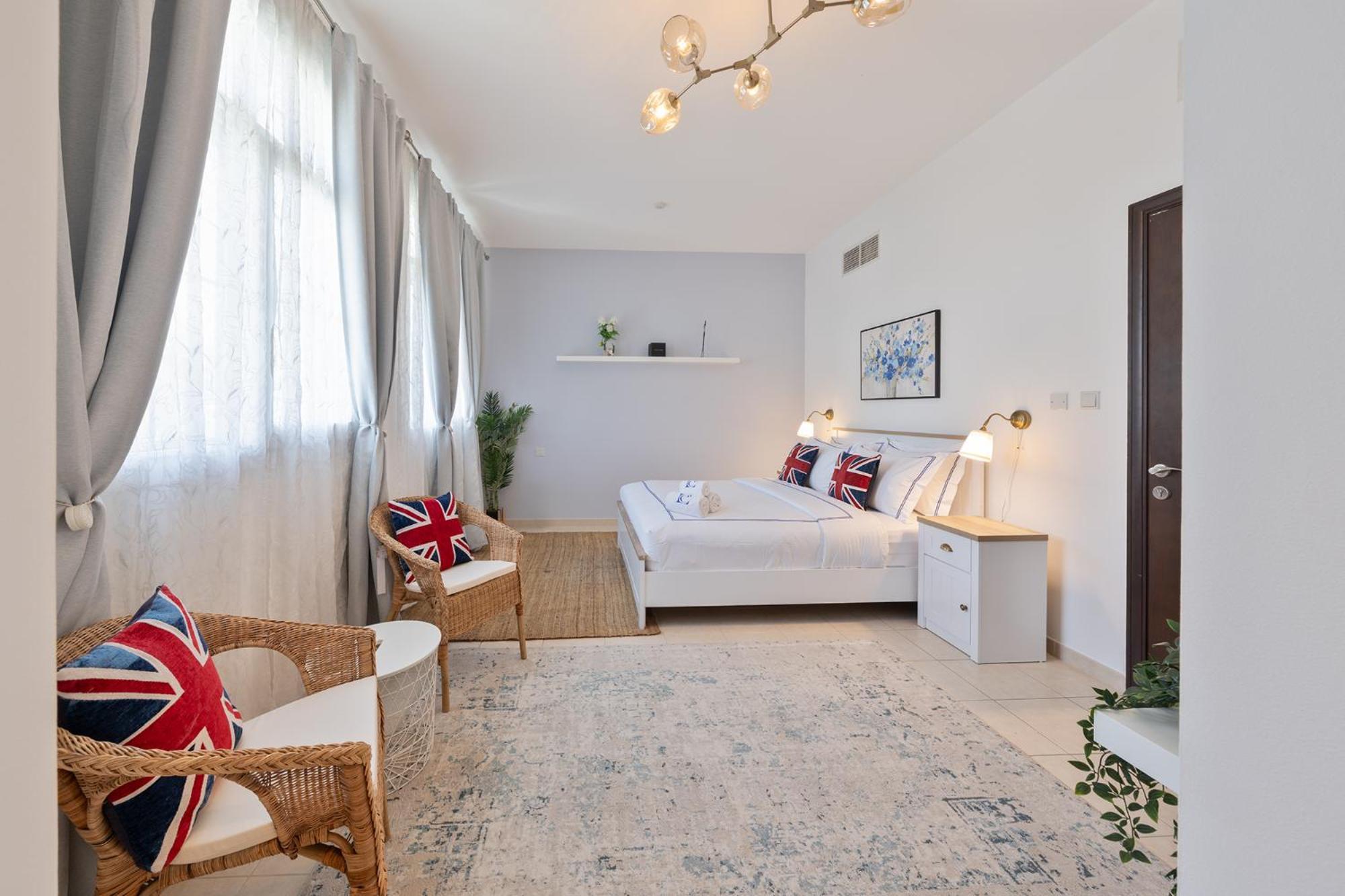 Luxury Escapes - Luxury Short-term 2bhk Maids Dubai