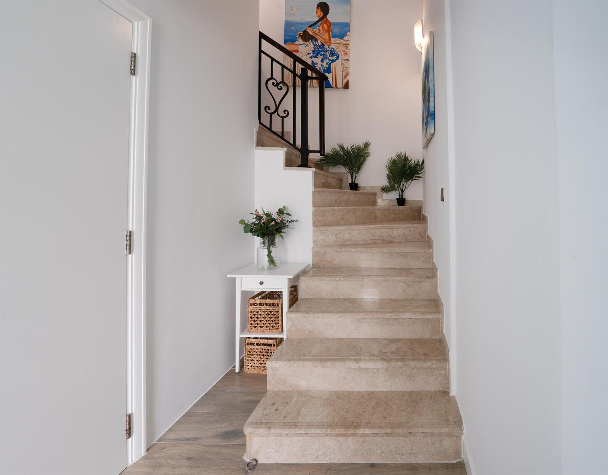 Luxury Escapes - Luxury Short-term 2bhk Maids * Dubai