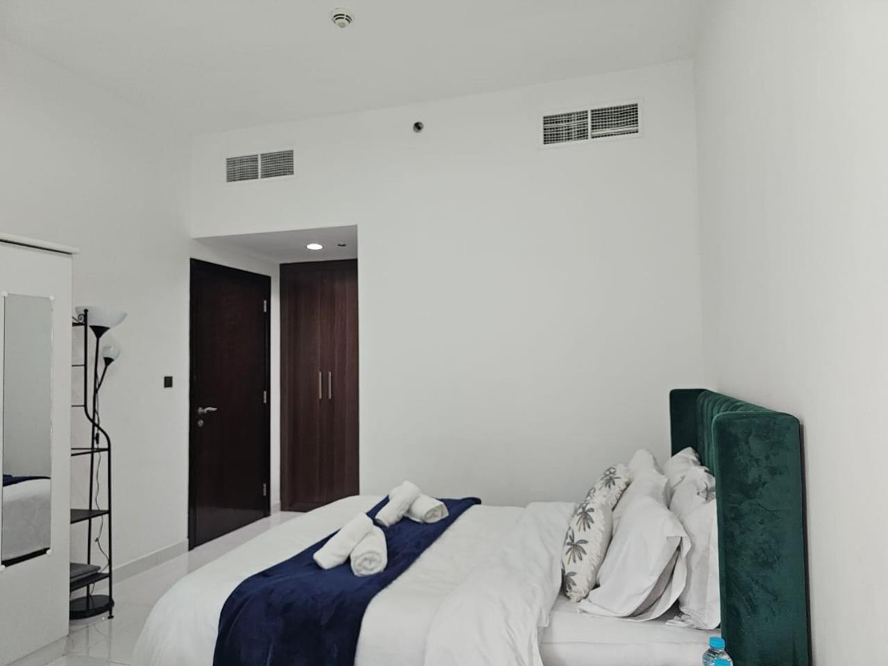 Apartment Silicon Oasis Staycation