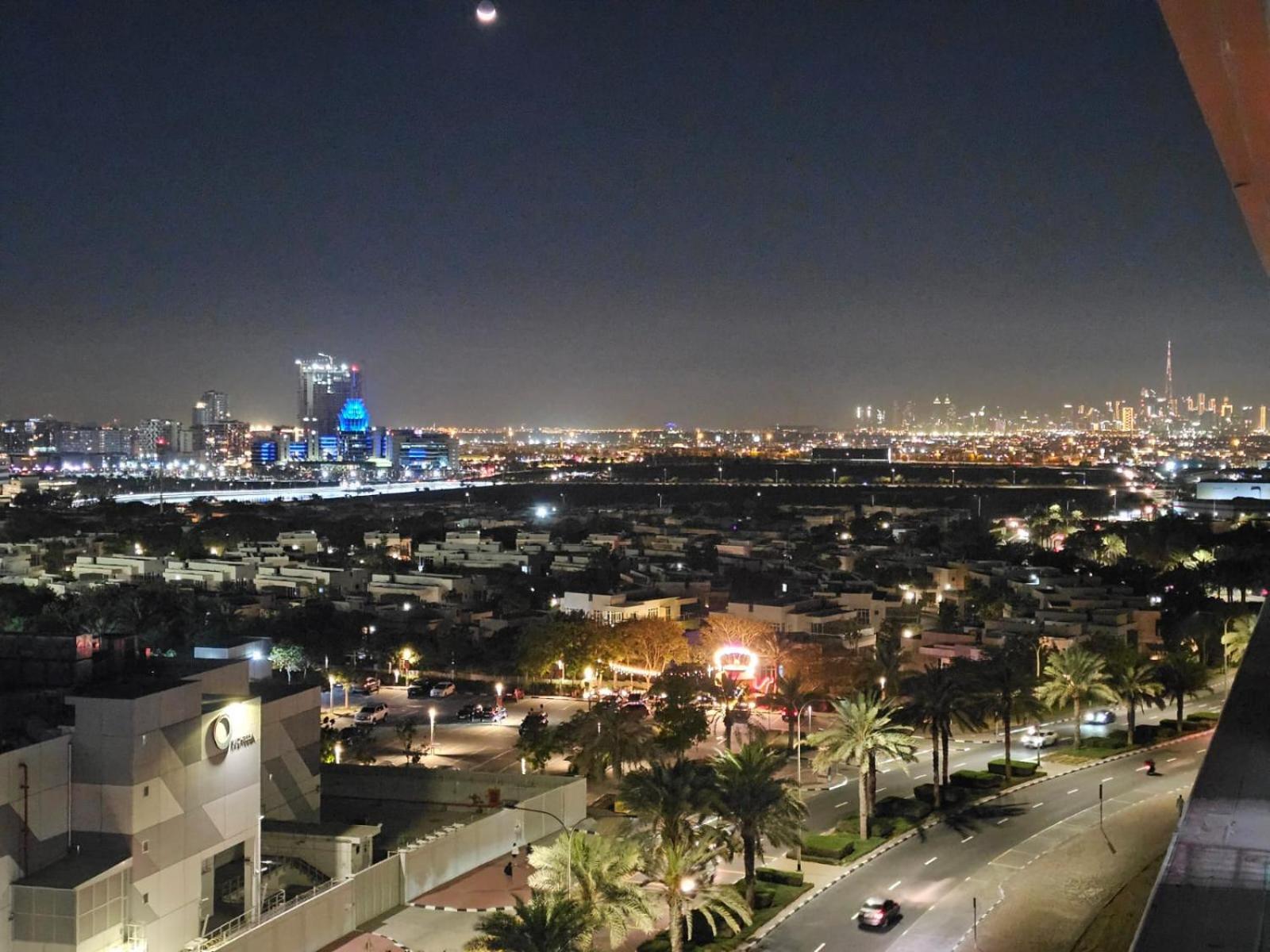 Silicon Oasis Staycation Apartment *