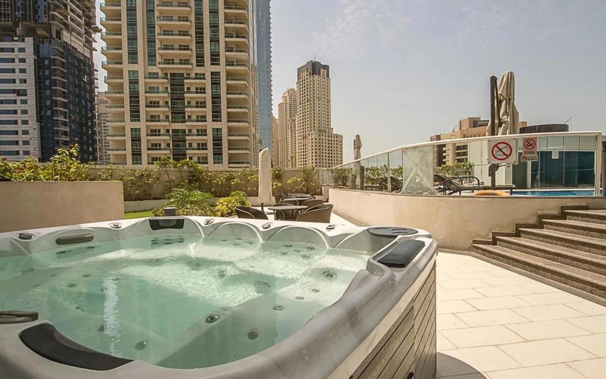 Apartment Serene Escape In Bustling Marina And Jbr, Ensuite 2br, Sky Garden Access *
