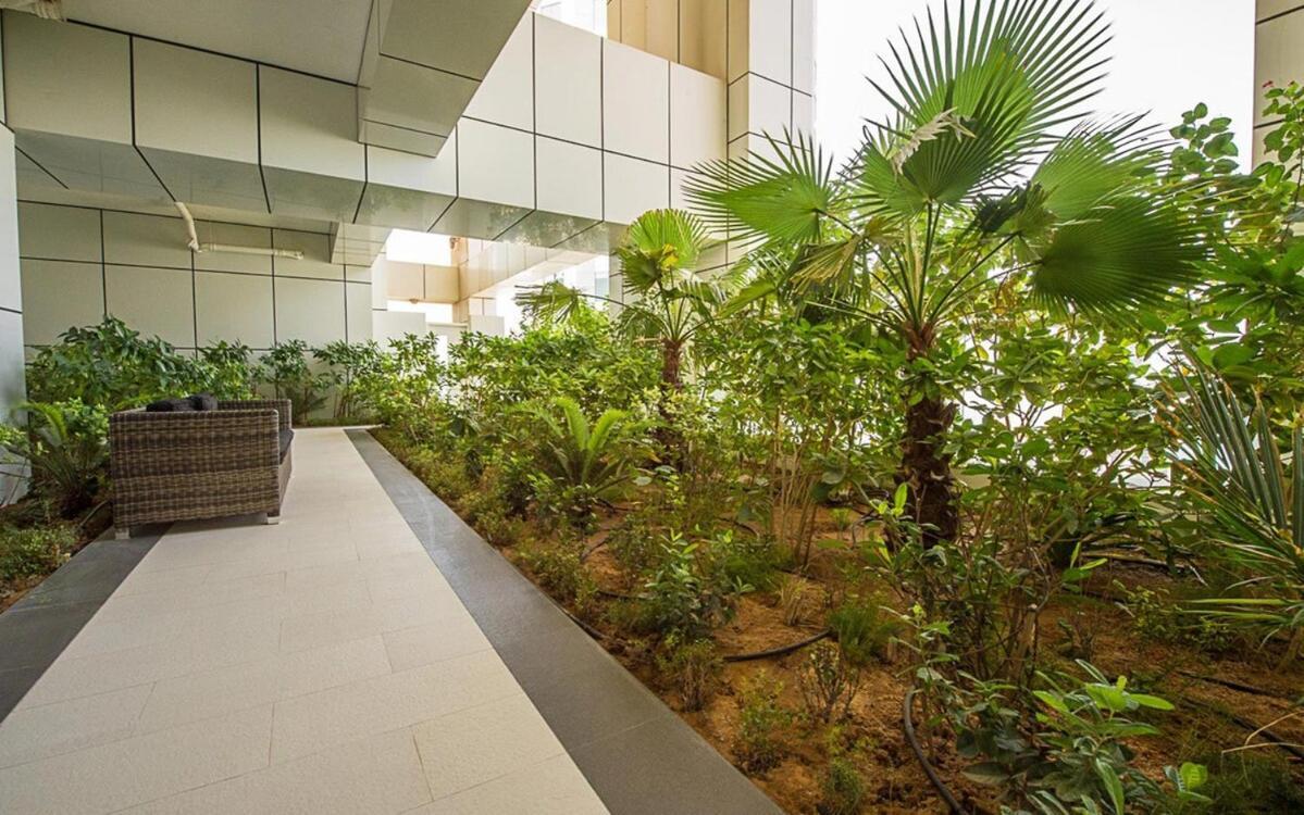 Apartment Serene Escape In Bustling Marina And Jbr, Ensuite 2br, Sky Garden Access *