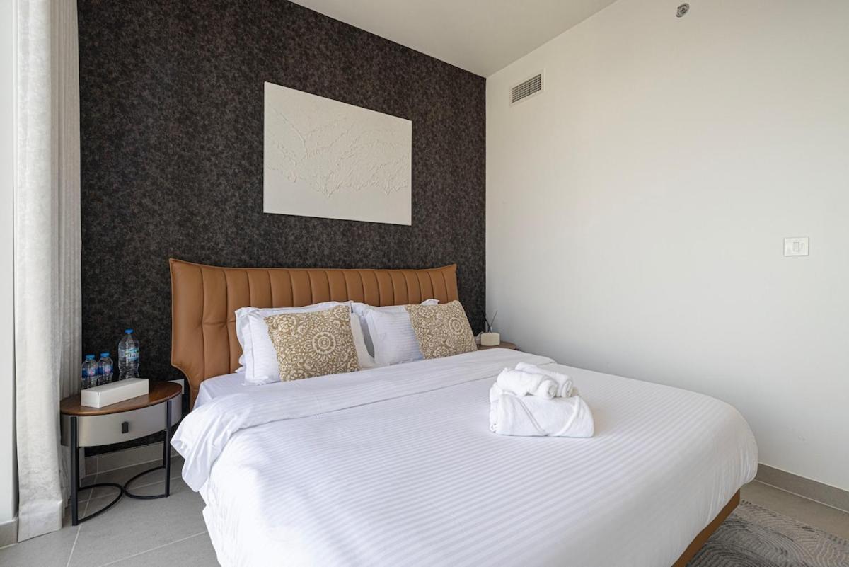 Downtown 4br High-floor Luxury That Sleeps 9 Apartment Dubai