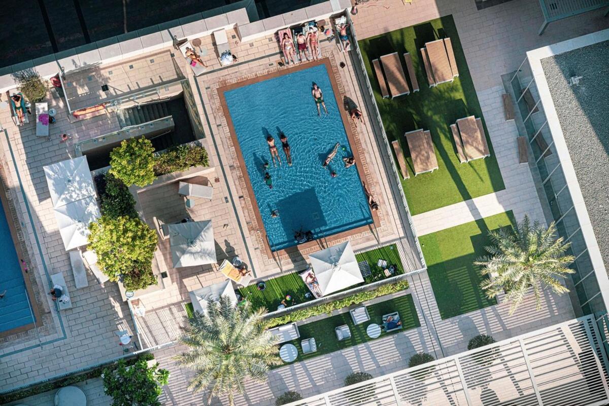 Downtown 4br High-floor Luxury That Sleeps 9 * Dubai