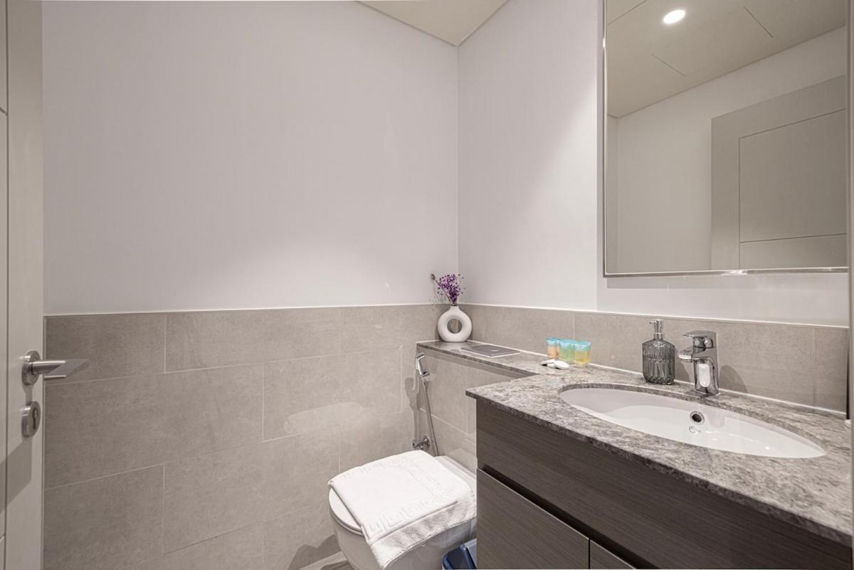 Downtown 4br High-floor Luxury That Sleeps 9 Apartment Dubai