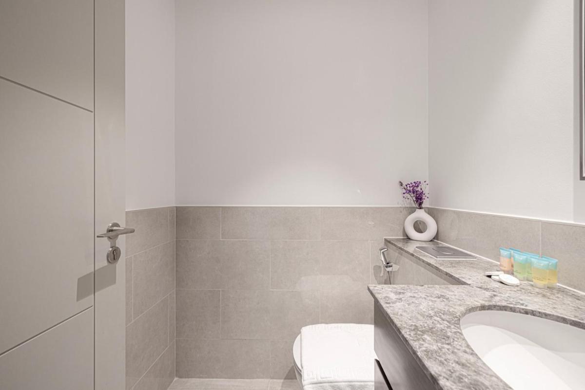 Downtown 4br High-floor Luxury That Sleeps 9 *