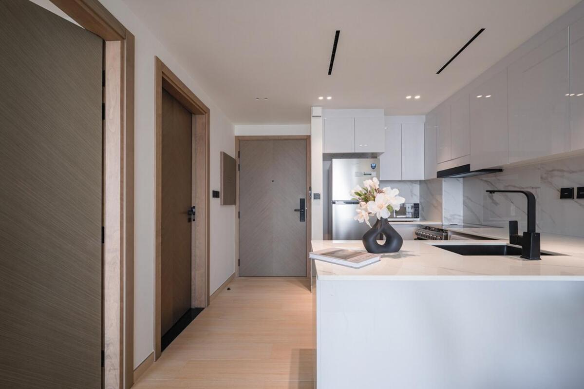 Brand New Luxurious - Modern 1br - Pool - Gym Apartment