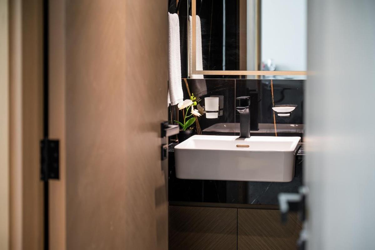 Brand New Luxurious - Modern 1br - Pool - Gym Apartment *