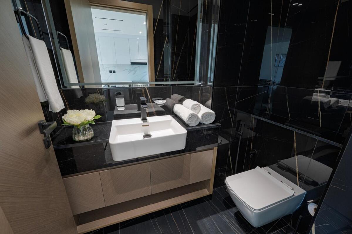 Brand New Luxurious - Modern 1br - Pool - Gym Apartment