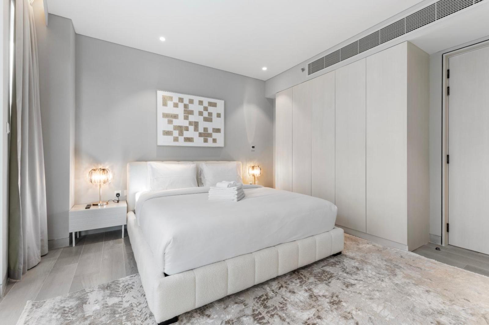 Luxury Living In Marina - 1br Extra Large Apartment Dubai