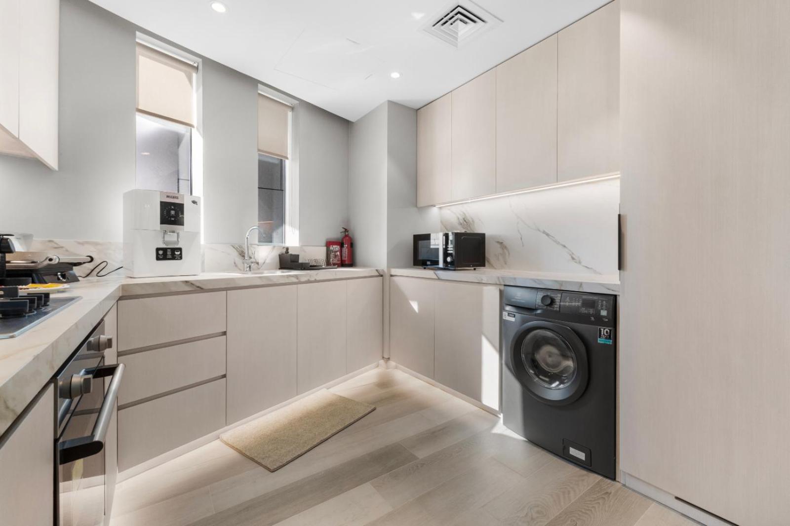 Luxury Living In Marina - 1br Extra Large Apartment